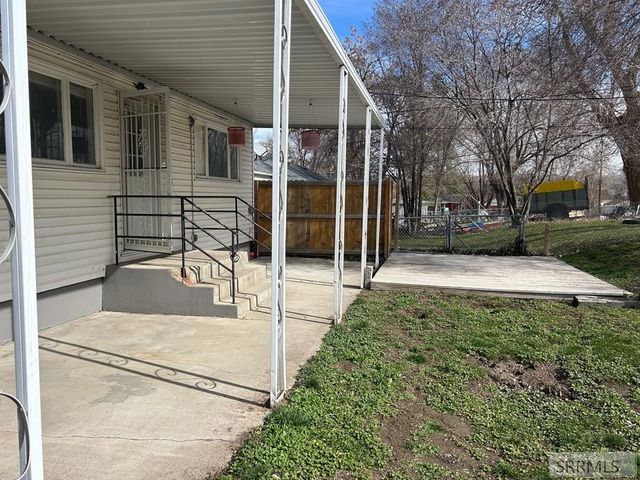 77 Cottonwood Avenue, Pocatello, ID 83204