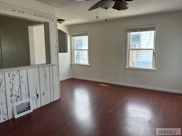 77 Cottonwood Avenue, Pocatello, ID 83204