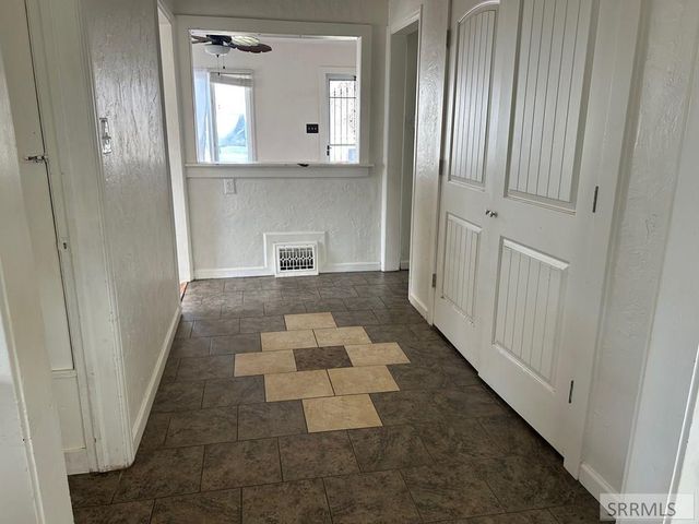 77 Cottonwood Avenue, Pocatello, ID 83204