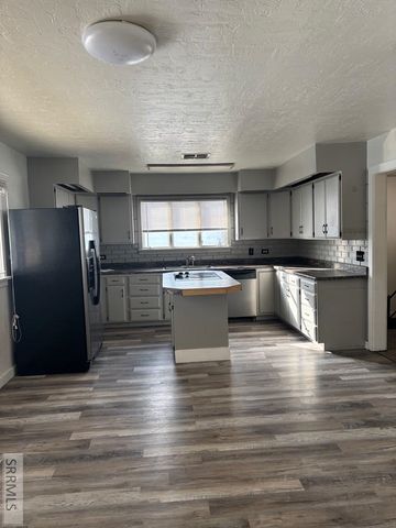 77 Cottonwood Avenue, Pocatello, ID 83204