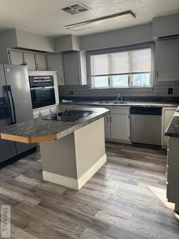 77 Cottonwood Avenue, Pocatello, ID 83204