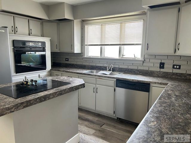 77 Cottonwood Avenue, Pocatello, ID 83204