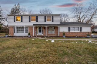 5738 Pebbleshire Road, Bloomfield Hills, MI 48301