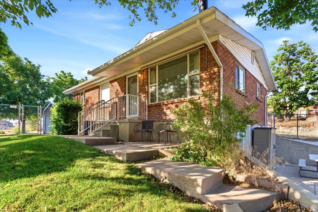 Image 1 of property listing at 380 E 300 N, Clearfield, UT 84015
