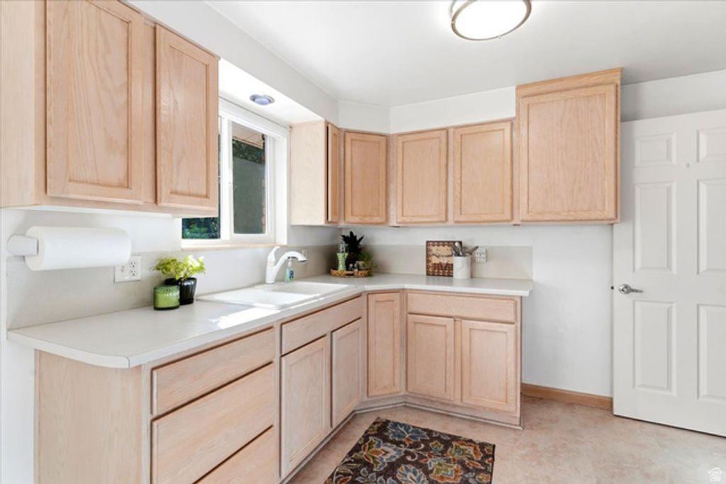 Image 14 of property listing at 380 E 300 N, Clearfield, UT 84015