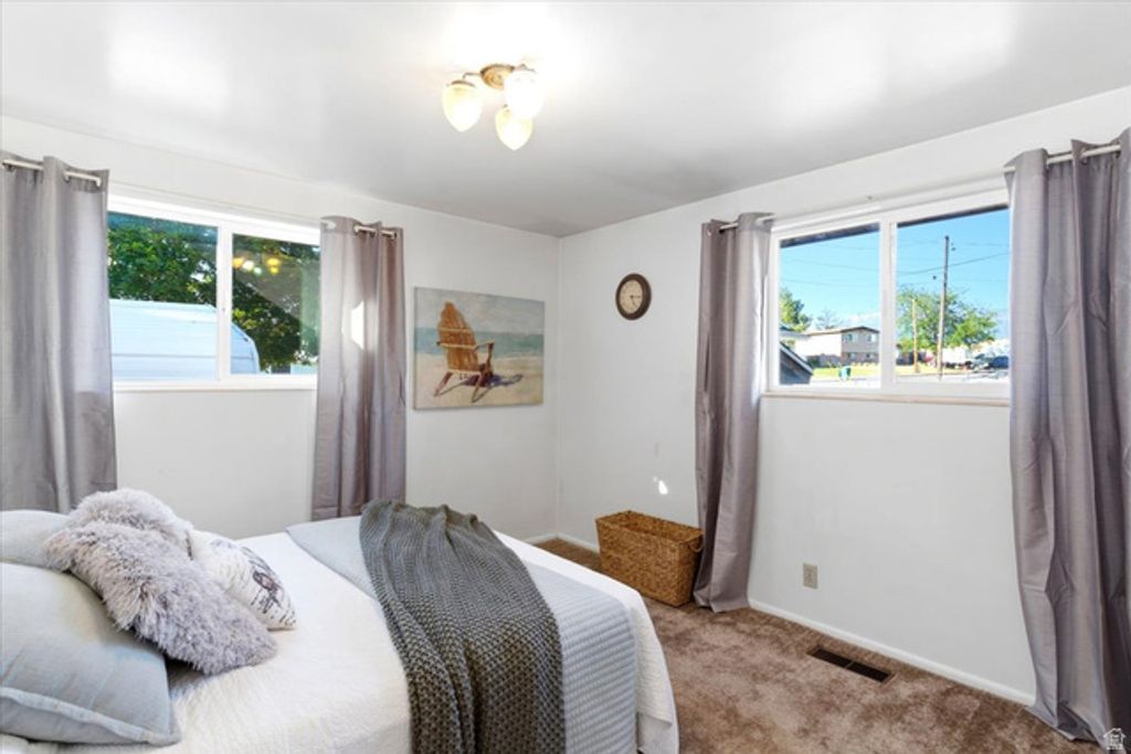 Image 15 of property listing at 380 E 300 N, Clearfield, UT 84015