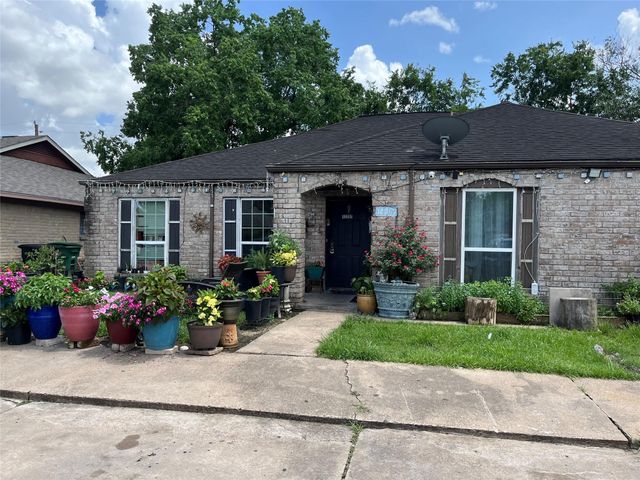 12207 White Cap Lane, Houston, TX 77072