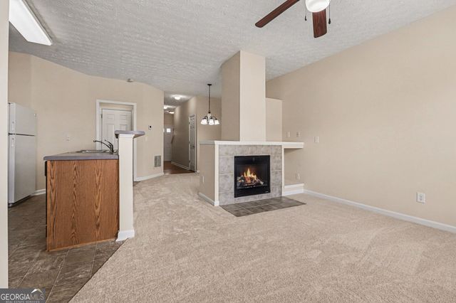 6632 Splashwater Drive, Flowery Branch, GA 30542