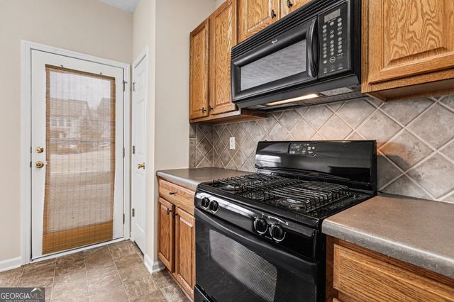 6632 Splashwater Drive, Flowery Branch, GA 30542