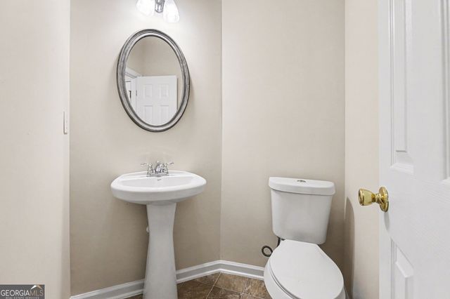 6632 Splashwater Drive, Flowery Branch, GA 30542