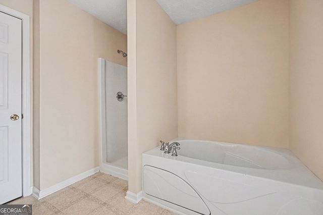 6632 Splashwater Drive, Flowery Branch, GA 30542