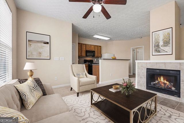 6632 Splashwater Drive, Flowery Branch, GA 30542