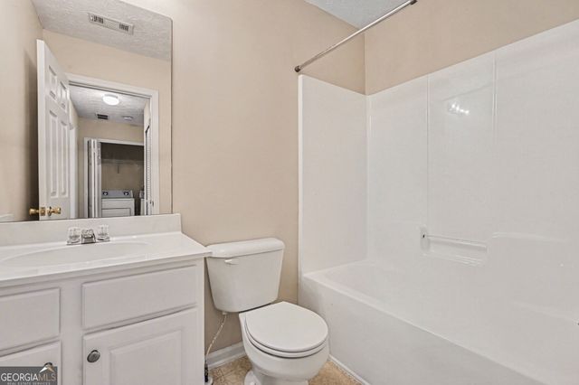 6632 Splashwater Drive, Flowery Branch, GA 30542