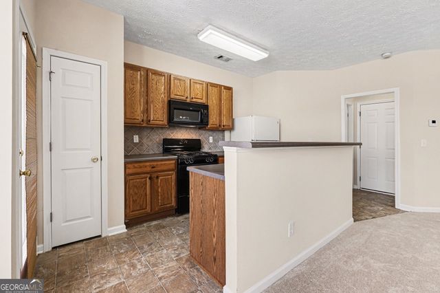 6632 Splashwater Drive, Flowery Branch, GA 30542