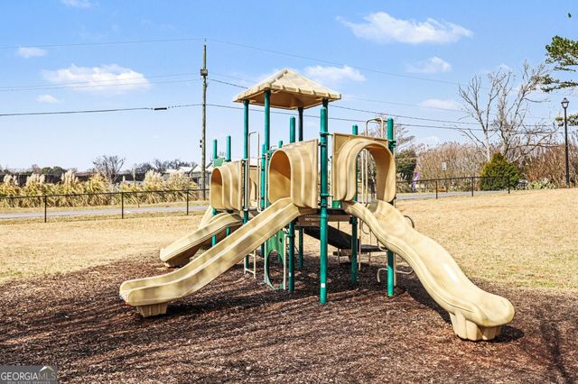 6632 Splashwater Drive, Flowery Branch, GA 30542