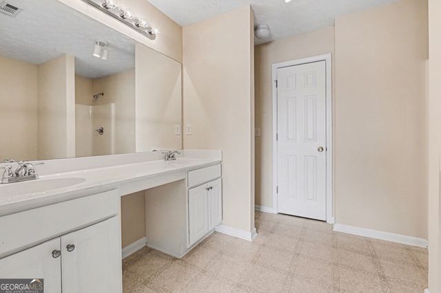 6632 Splashwater Drive, Flowery Branch, GA 30542