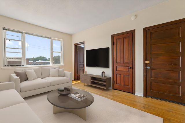 3003 N Ashland Avenue, Chicago, IL 60657