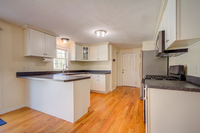 17 Lynne Rd, Wareham, MA 02571