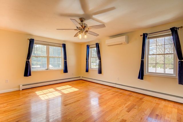 17 Lynne Rd, Wareham, MA 02571