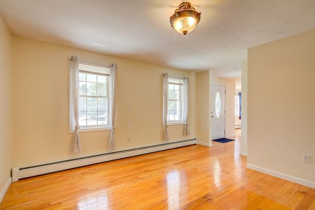 17 Lynne Rd, Wareham, MA 02571