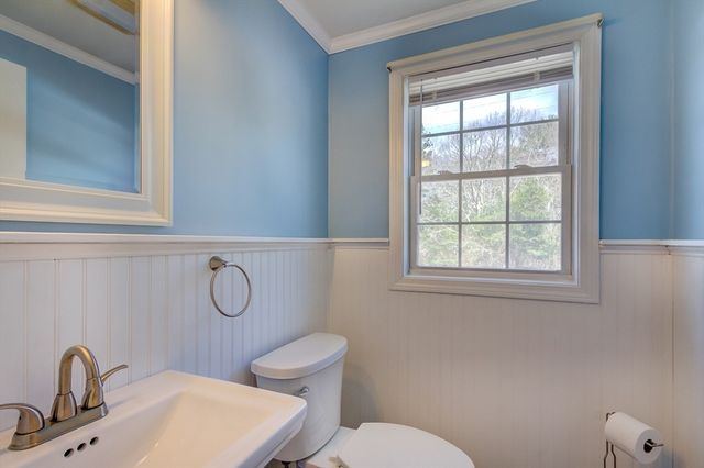 17 Lynne Rd, Wareham, MA 02571