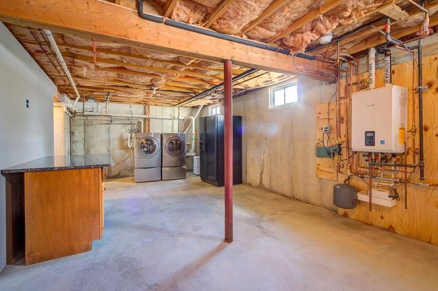 17 Lynne Rd, Wareham, MA 02571