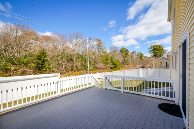 17 Lynne Rd, Wareham, MA 02571