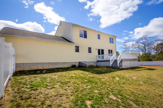 17 Lynne Rd, Wareham, MA 02571