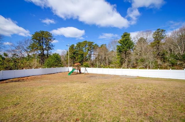 17 Lynne Rd, Wareham, MA 02571