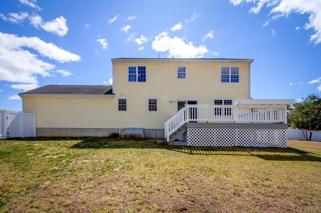 17 Lynne Rd, Wareham, MA 02571