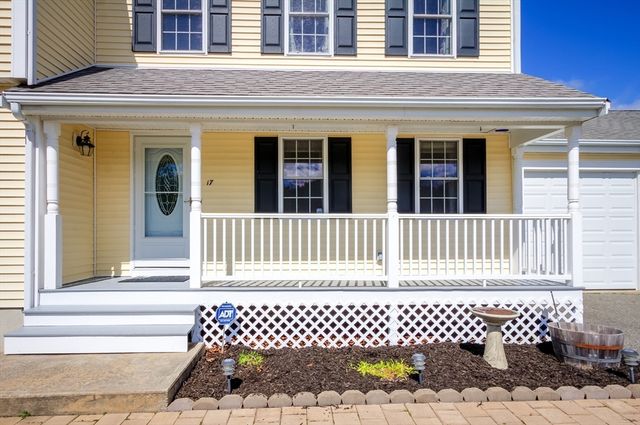 17 Lynne Rd, Wareham, MA 02571