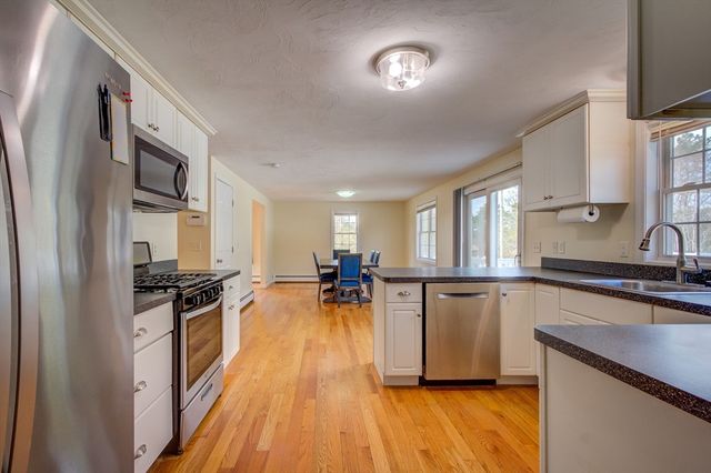 17 Lynne Rd, Wareham, MA 02571