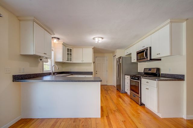 17 Lynne Rd, Wareham, MA 02571