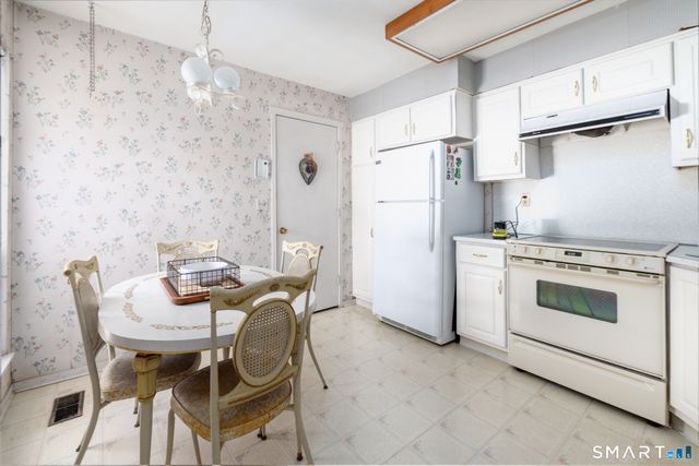 7 Maple Lane 7, Avon, CT 06001