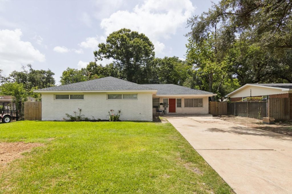 1606 Oaks Drive, Pasadena, TX 77502