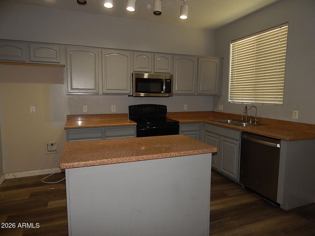17462 W BANFF Lane, Surprise, AZ 85388 — photo 5