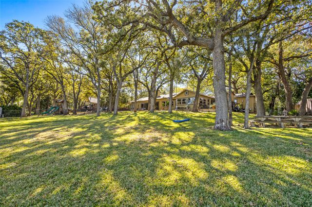 916 Kimbrough Road, Azle, TX 76020