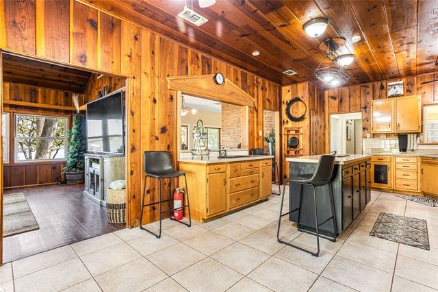 916 Kimbrough Road, Azle, TX 76020