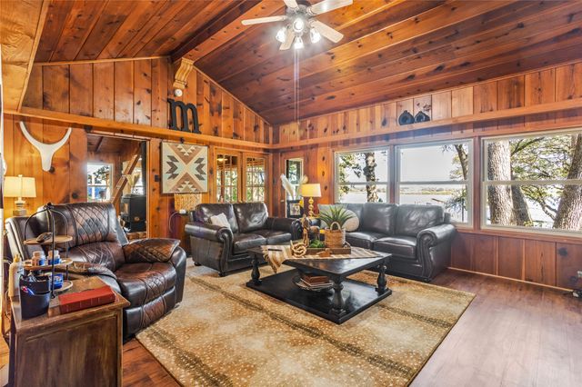 916 Kimbrough Road, Azle, TX 76020