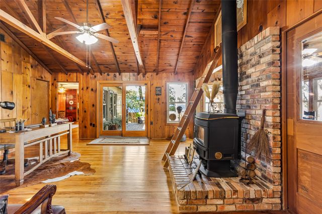 916 Kimbrough Road, Azle, TX 76020