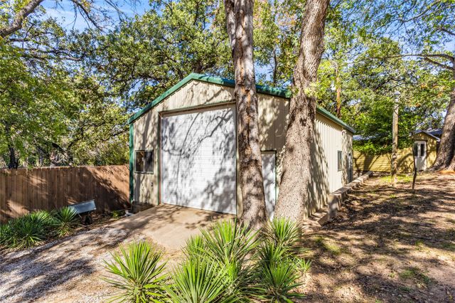 916 Kimbrough Road, Azle, TX 76020