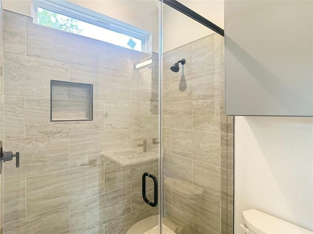 6107 Begonia CIR 2, Austin, TX 78741