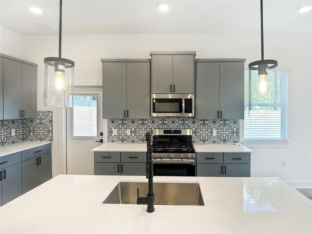 6107 Begonia CIR 2, Austin, TX 78741