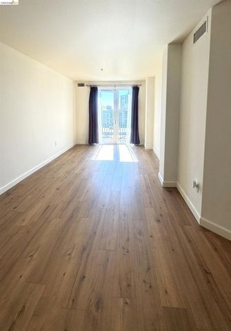 423 7th St 303, Oakland, CA 94607