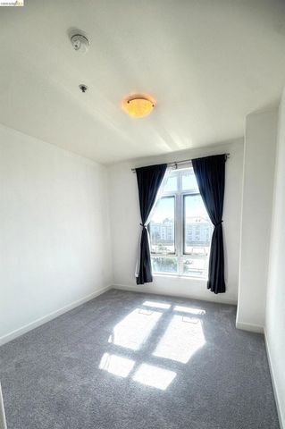 423 7th St 303, Oakland, CA 94607