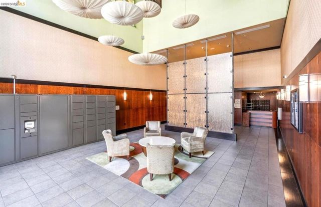 423 7th St 303, Oakland, CA 94607