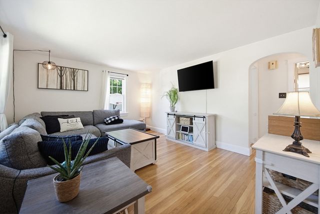 19 Holliston Street, Medway, MA 02053