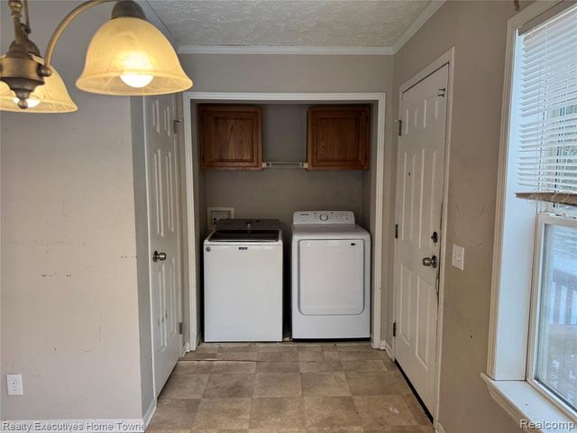 2045 Yeager Street, Port Huron, MI 48060