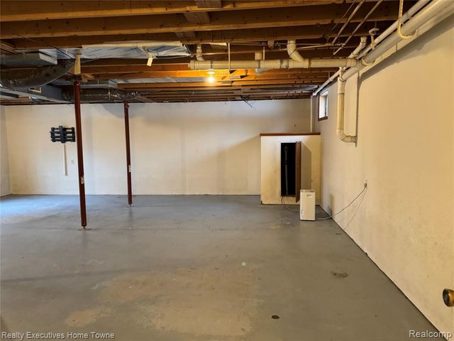 2045 Yeager Street, Port Huron, MI 48060