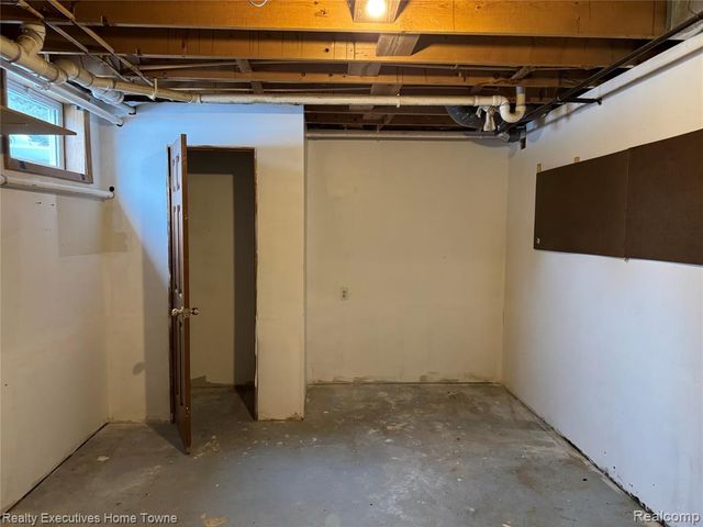 2045 Yeager Street, Port Huron, MI 48060